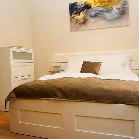 Palace - Pupinova Palata 公寓